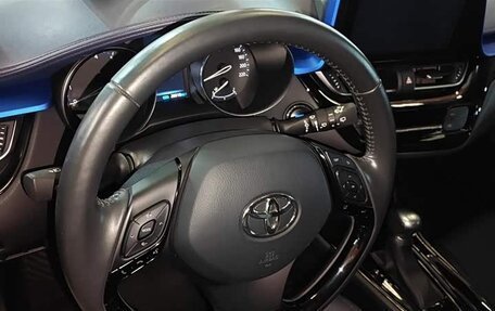 Toyota C-HR I рестайлинг, 2022 год, 1 720 000 рублей, 10 фотография