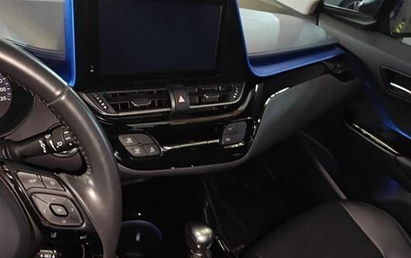 Toyota C-HR I рестайлинг, 2022 год, 1 720 000 рублей, 12 фотография