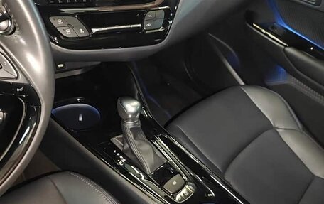 Toyota C-HR I рестайлинг, 2022 год, 1 720 000 рублей, 15 фотография