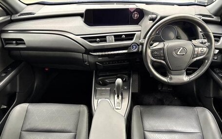 Lexus UX I, 2022 год, 1 866 000 рублей, 9 фотография