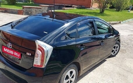 Toyota Prius, 2015 год, 1 200 000 рублей, 10 фотография