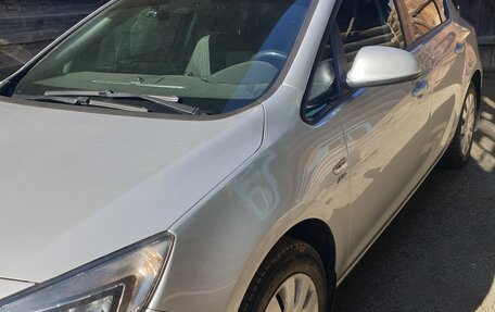 Opel Astra J, 2013 год, 740 000 рублей, 2 фотография