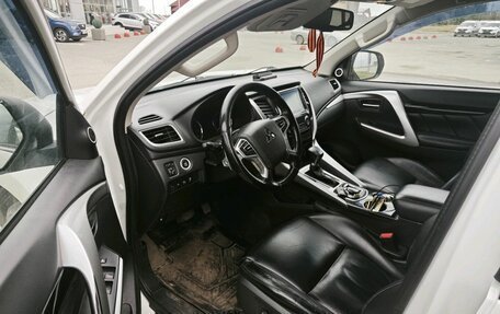 Mitsubishi Pajero Sport III рестайлинг, 2016 год, 3 000 000 рублей, 3 фотография