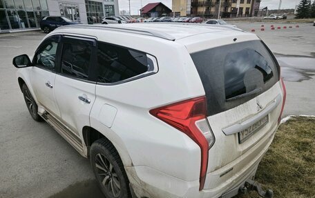 Mitsubishi Pajero Sport III рестайлинг, 2016 год, 3 000 000 рублей, 7 фотография