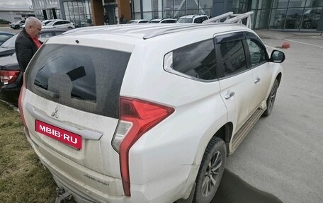 Mitsubishi Pajero Sport III рестайлинг, 2016 год, 3 000 000 рублей, 10 фотография