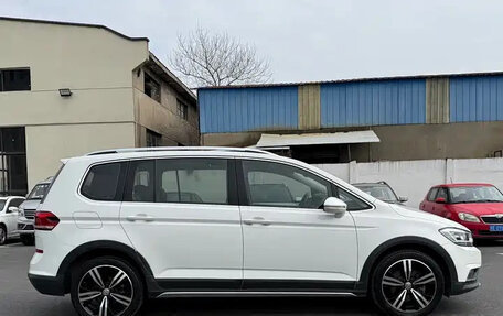 Volkswagen Touran III, 2022 год, 1 749 003 рублей, 7 фотография