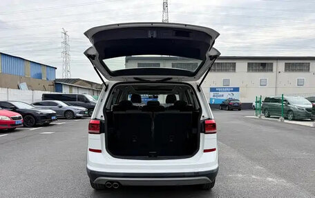 Volkswagen Touran III, 2022 год, 1 749 003 рублей, 10 фотография