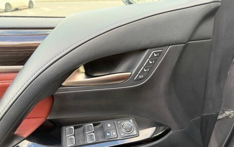 Lexus LX III, 2017 год, 5 800 000 рублей, 10 фотография