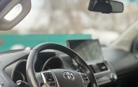 Toyota Land Cruiser Prado 150 рестайлинг 2, 2017 год, 3 318 000 рублей, 10 фотография