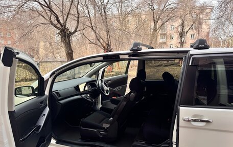 Toyota ISis I, 2012 год, 1 350 000 рублей, 5 фотография