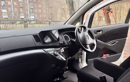 Toyota ISis I, 2012 год, 1 350 000 рублей, 8 фотография