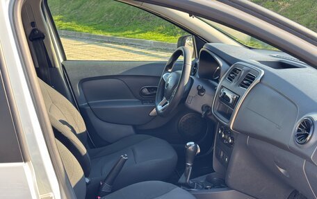 Renault Logan II, 2020 год, 800 000 рублей, 24 фотография