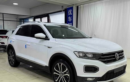 Volkswagen T-Roc I, 2022 год, 1 499 000 рублей, 2 фотография