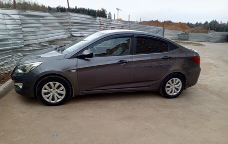 Hyundai Solaris II рестайлинг, 2015 год, 490 000 рублей, 2 фотография