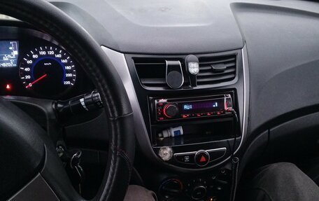 Hyundai Solaris II рестайлинг, 2015 год, 490 000 рублей, 5 фотография