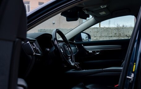 Volvo S90 II рестайлинг, 2017 год, 2 600 000 рублей, 13 фотография