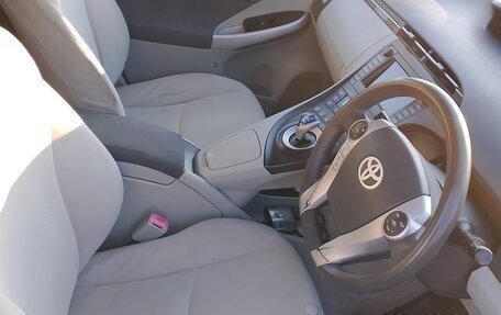 Toyota Prius, 2010 год, 770 000 рублей, 13 фотография