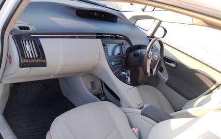 Toyota Prius, 2010 год, 770 000 рублей, 11 фотография