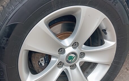 Skoda Yeti I рестайлинг, 2011 год, 785 000 рублей, 18 фотография