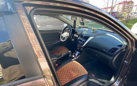 Hyundai Solaris II рестайлинг, 2015 год, 1 100 000 рублей, 3 фотография