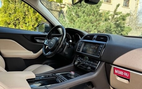 Jaguar F-Pace, 2017 год, 2 230 000 рублей, 2 фотография