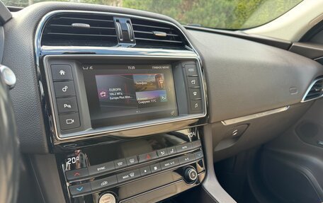 Jaguar F-Pace, 2017 год, 2 230 000 рублей, 5 фотография