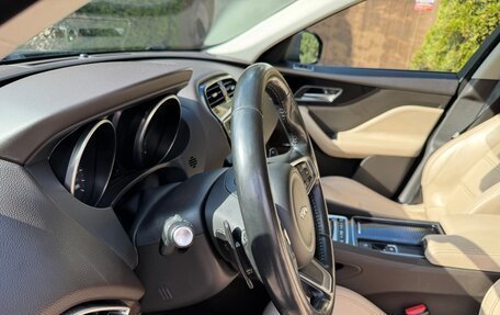 Jaguar F-Pace, 2017 год, 2 230 000 рублей, 18 фотография