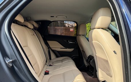 Jaguar F-Pace, 2017 год, 2 230 000 рублей, 28 фотография