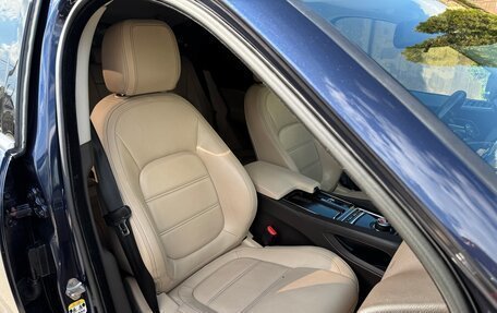 Jaguar F-Pace, 2017 год, 2 230 000 рублей, 23 фотография