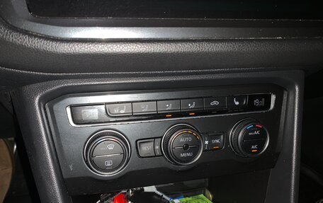 Volkswagen Tiguan II, 2018 год, 1 630 000 рублей, 13 фотография