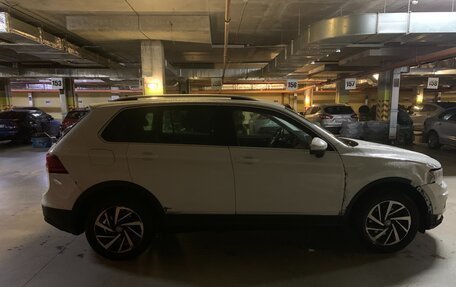 Volkswagen Tiguan II, 2018 год, 1 630 000 рублей, 4 фотография