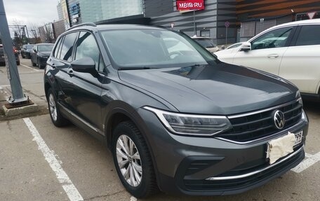 Volkswagen Tiguan II, 2021 год, 2 600 000 рублей, 1 фотография