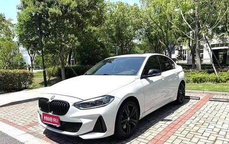 BMW 1 серия, 2022 год, 1 800 000 рублей, 1 фотография