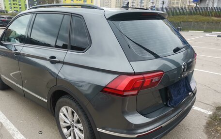 Volkswagen Tiguan II, 2021 год, 2 600 000 рублей, 3 фотография