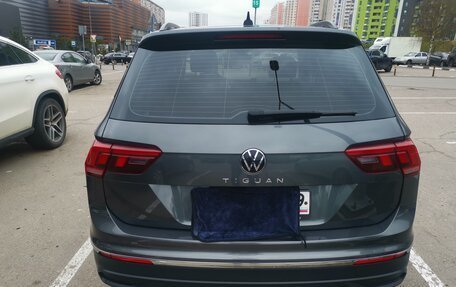 Volkswagen Tiguan II, 2021 год, 2 600 000 рублей, 5 фотография