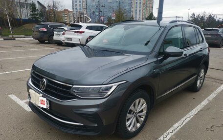 Volkswagen Tiguan II, 2021 год, 2 600 000 рублей, 2 фотография