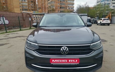 Volkswagen Tiguan II, 2021 год, 2 600 000 рублей, 15 фотография