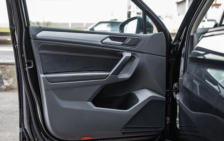 Volkswagen Tiguan II, 2021 год, 2 698 000 рублей, 28 фотография