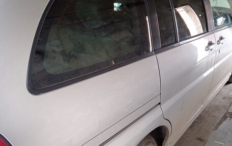 Nissan Liberty, 2001 год, 400 000 рублей, 2 фотография