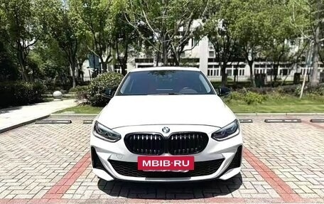 BMW 1 серия, 2022 год, 1 800 000 рублей, 3 фотография