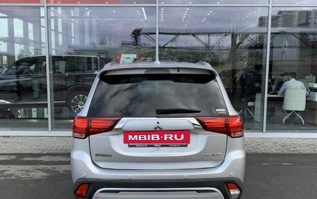 Mitsubishi Outlander III рестайлинг 3, 2018 год, 2 455 000 рублей, 9 фотография