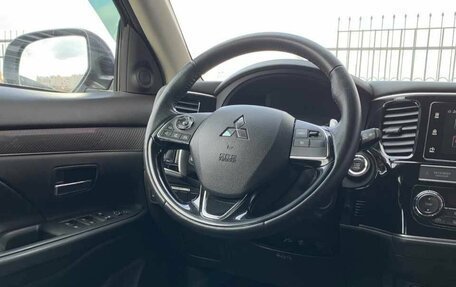 Mitsubishi Outlander III рестайлинг 3, 2018 год, 2 455 000 рублей, 14 фотография