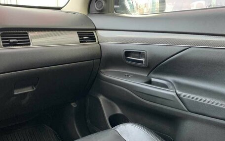 Mitsubishi Outlander III рестайлинг 3, 2018 год, 2 455 000 рублей, 16 фотография