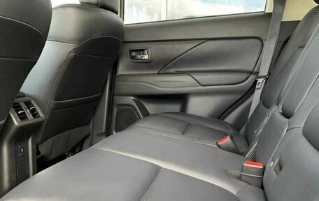 Mitsubishi Outlander III рестайлинг 3, 2018 год, 2 455 000 рублей, 19 фотография