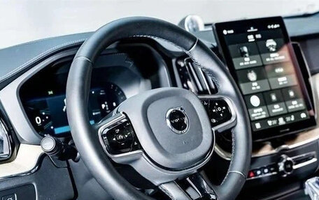 Volvo XC60 II, 2025 год, 4 650 000 рублей, 6 фотография