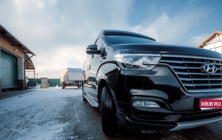 Hyundai Grand Starex Grand Starex I рестайлинг 2, 2019 год, 5 300 000 рублей, 1 фотография
