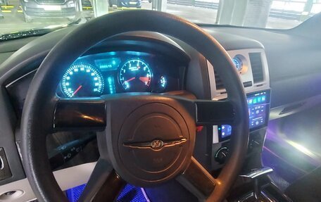 Chrysler 300C II, 2004 год, 980 000 рублей, 8 фотография