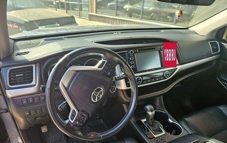 Toyota Highlander III, 2018 год, 3 500 000 рублей, 9 фотография