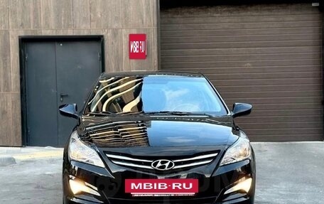 Hyundai Solaris II рестайлинг, 2015 год, 1 350 000 рублей, 2 фотография