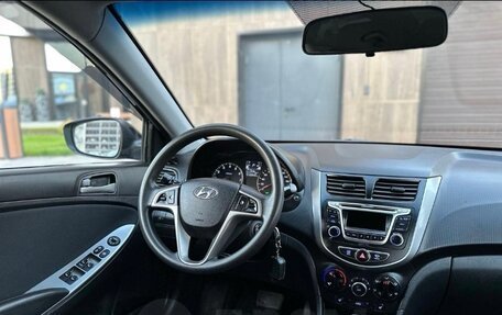 Hyundai Solaris II рестайлинг, 2015 год, 1 350 000 рублей, 21 фотография